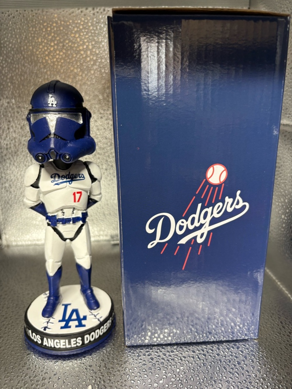 Los Angeles Dodgers bobble head Shohei Ohtani #17